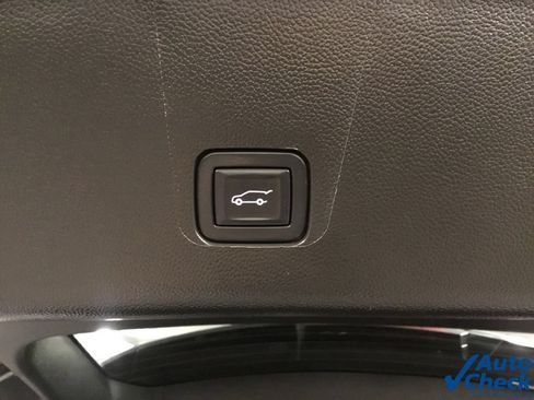 Used 2020 Chevrolet Traverse Premier w/ LPO, 'HIT The Road' Package AWD/4WD image 13
