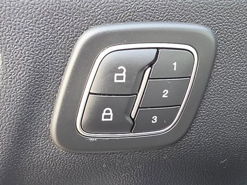 Used 2020 Ford Escape Titanium image 17