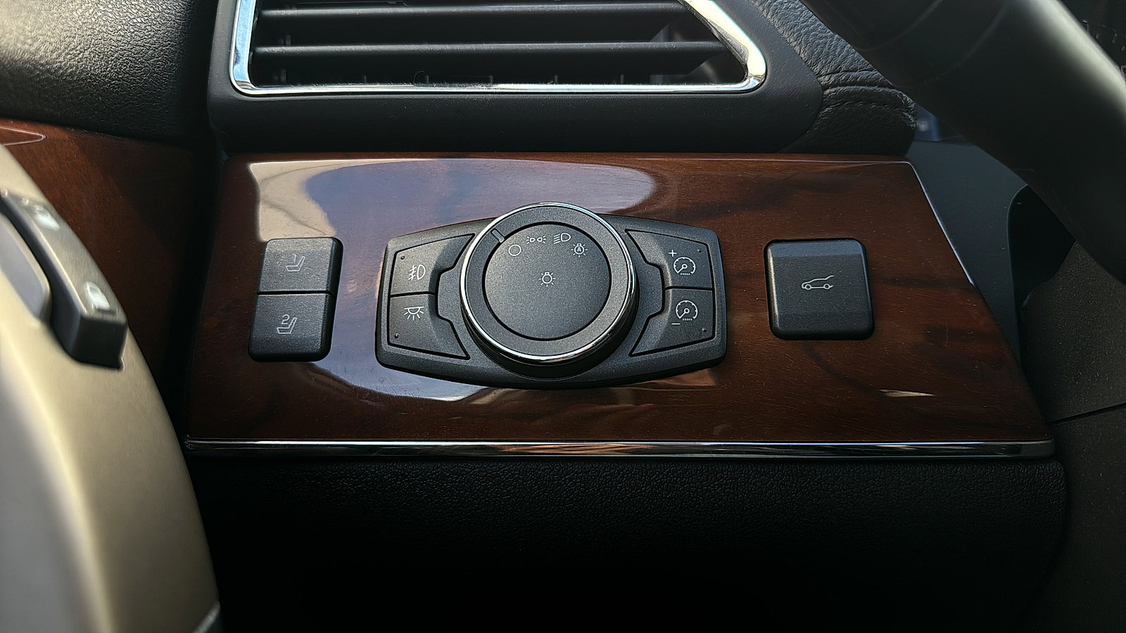 Used 2011 Lincoln MKX AWD w/ 102A Rapid Spec Order Code image 22