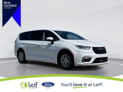 Used 2023 Chrysler Pacifica Touring-L