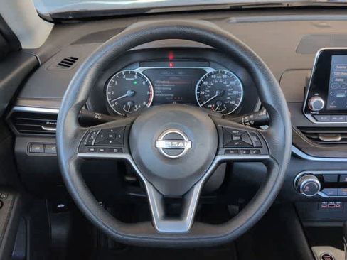 Used 2024 Nissan Altima 2.5 SV image 23