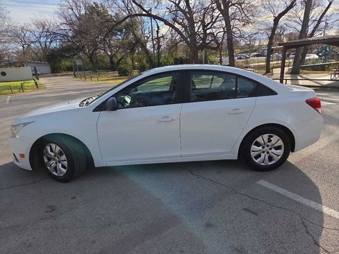 Used 2013 Chevrolet Cruze LS image 3