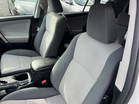 Used 2015 Toyota RAV4 LE AWD/4WD image 13