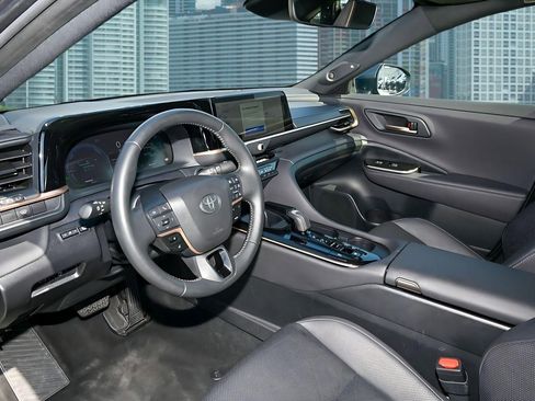 Used 2024 Toyota Crown AWD/4WD image 14