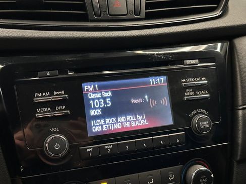 Used 2017 Nissan Rogue SV FWD image 13