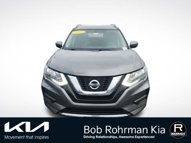 Used 2017 Nissan Rogue SV AWD/4WD image 2