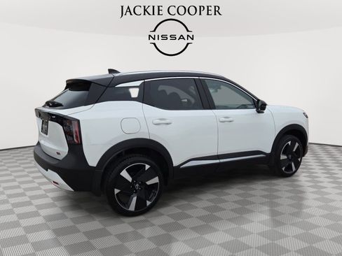 New 2026 Nissan Kicks SR w/ SR Premium Package FWD image 5