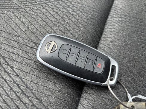 Used 2025 Nissan Rogue SV FWD image 27