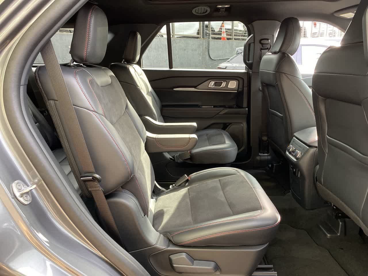 Used 2025 Ford Explorer ST w/ Sun And Sound Package AWD/4WD image 18