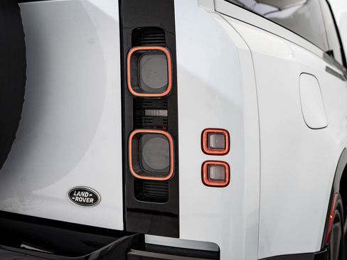 Used 2022 Land Rover Defender 90 V8 image 9