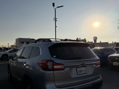 Used 2022 Subaru Ascent Premium w/ Convenience Package image 3