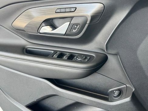 Used 2023 GMC Terrain SLT image 34