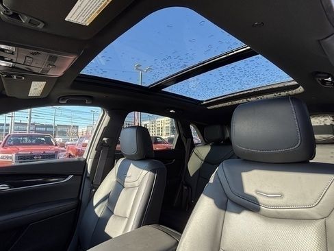 Used 2024 Cadillac XT5 Premium Luxury w/ LPO, Floor Liner Package image 17