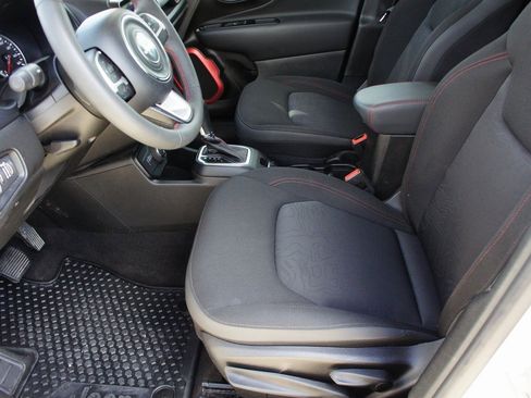 Used 2023 Jeep Renegade Trailhawk image 27