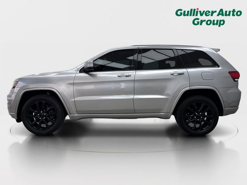 Used 2021 Jeep Grand Cherokee Laredo X AWD/4WD image 3