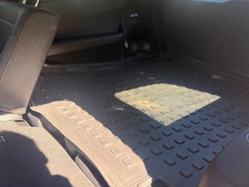 Used 2014 Mercedes-Benz GL 550 4MATIC image 40