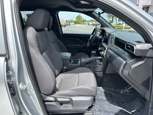 Used 2025 Toyota Tacoma SR image 33