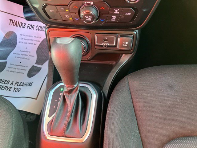 Used 2023 Jeep Renegade Latitude AWD/4WD image 18