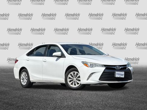 Used 2016 Toyota Camry LE FWD image 2