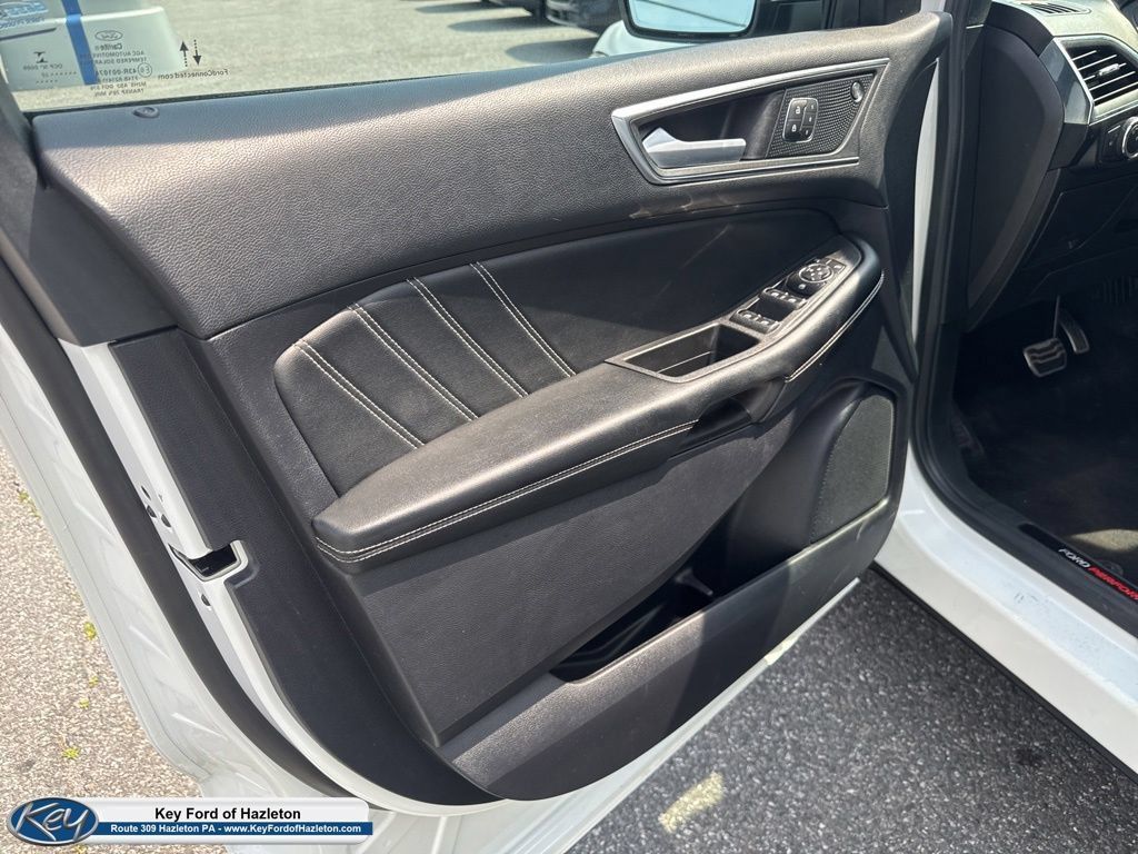 Used 2022 Ford Edge ST w/ Equipment Group 401A AWD/4WD image 15