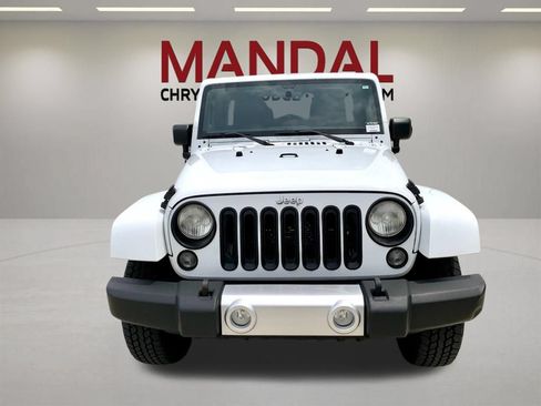 Used 2014 Jeep Wrangler Unlimited Sahara w/ Connectivity Group AWD/4WD image 2