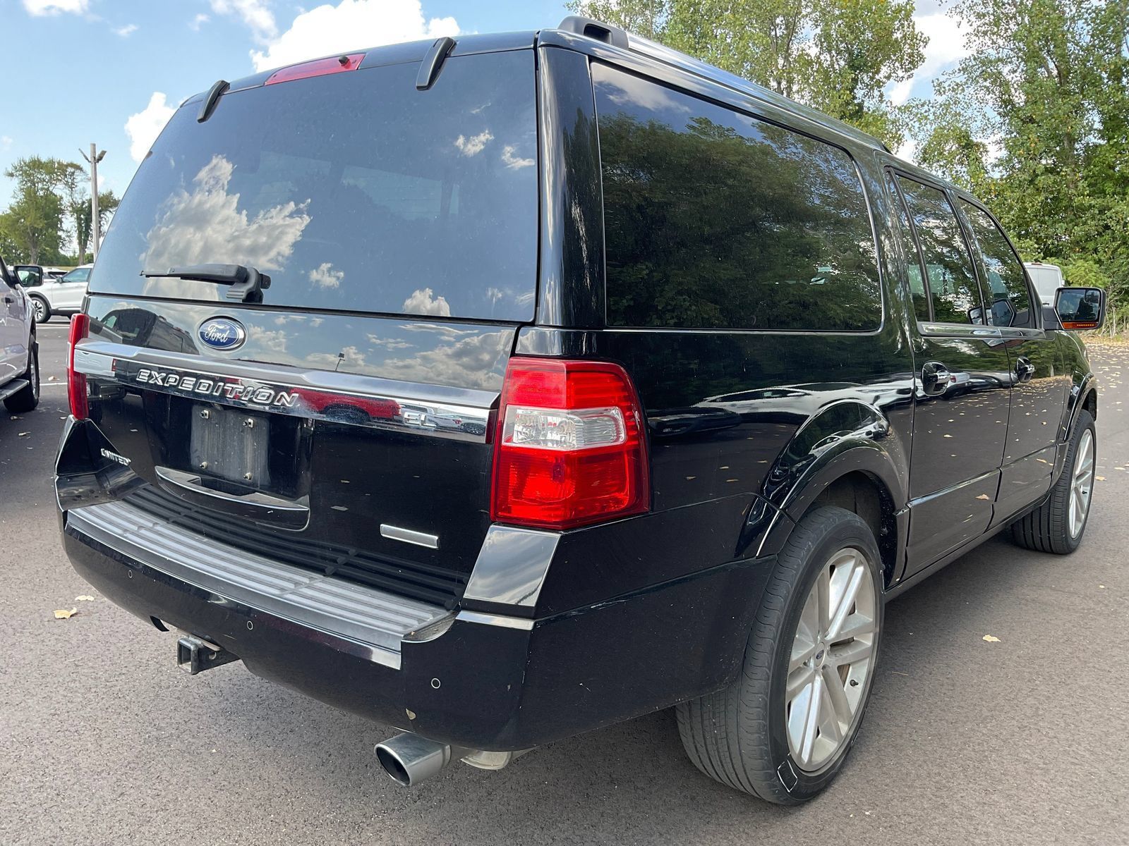 Used 2017 Ford Expedition EL Limited w/ Equipment Group 301A AWD/4WD image 4