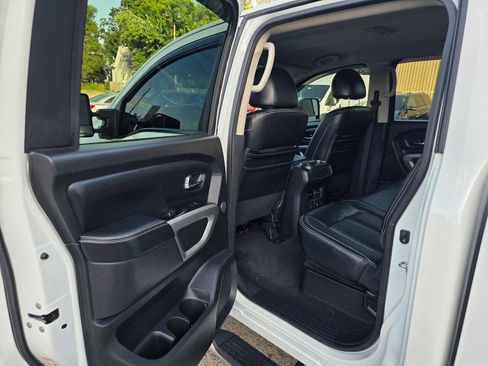 Used 2017 Nissan Titan PRO-4X w/ Pro-4x Convenience Package AWD/4WD image 15