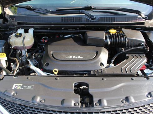 Used 2018 Chrysler Pacifica Touring-L w/ Advanced Safetytec Group FWD image 44