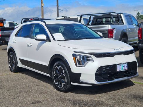 Used 2023 Kia Niro Wind w/ Wind Preserve Package FWD image 7