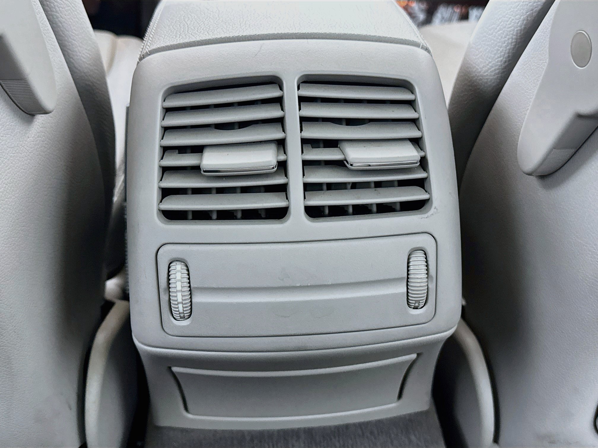 Used 2009 Mercedes-Benz E 350 4MATIC Sedan image 26