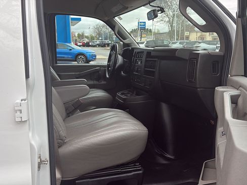 Used 2022 Chevrolet Express 2500 w/ Driver Convenience Package RWD image 10