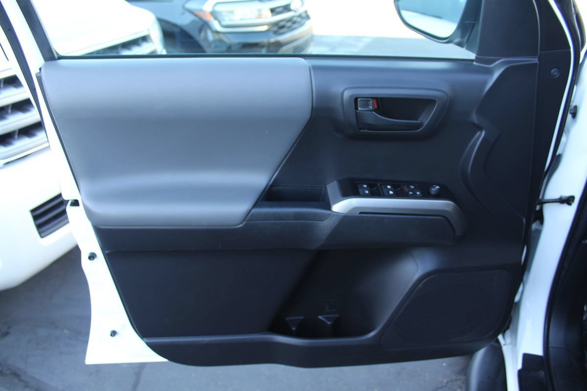 Used 2023 Toyota Tacoma SR5 AWD/4WD image 17