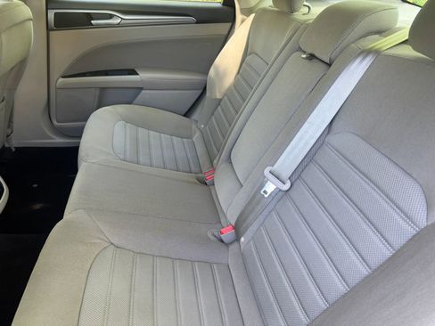 Used 2019 Ford Fusion SE image 18