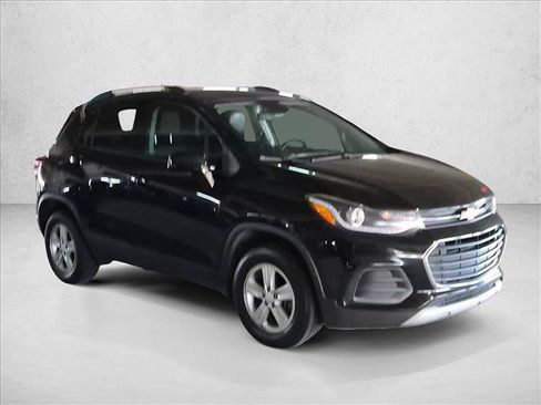 Used 2021 Chevrolet Trax LT w/ Premium Seat Package AWD/4WD image 3
