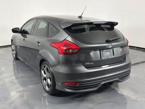 Used 2017 Ford Focus ST FWD image 7