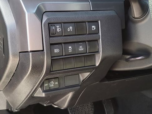 Used 2025 Toyota Tacoma TRD Off-Road image 18