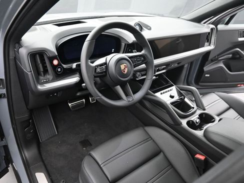 New 2026 Porsche Cayenne Coupe image 4