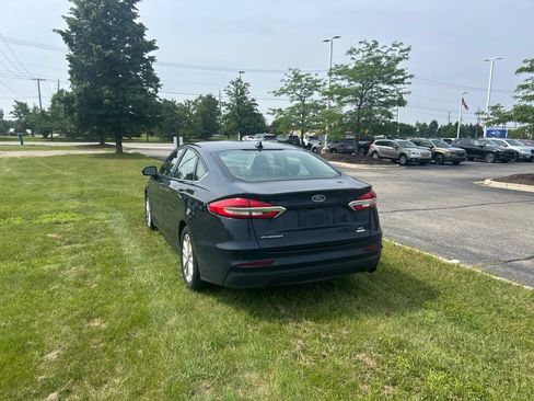 Used 2020 Ford Fusion SE FWD image 3