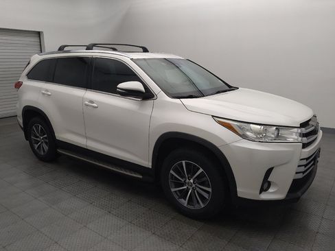 Used 2019 Toyota Highlander XLE FWD image 11