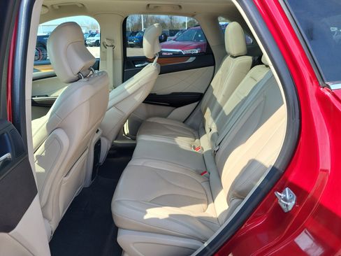 Used 2018 Lincoln MKC Select w/ Select Plus Package FWD image 13