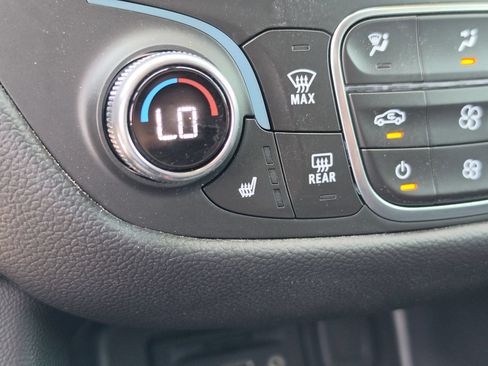 Used 2023 Chevrolet Equinox RS w/ RS Leather Package FWD image 32