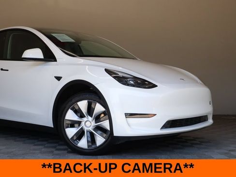 Used 2024 Tesla Model Y Long Range AWD/4WD image 3