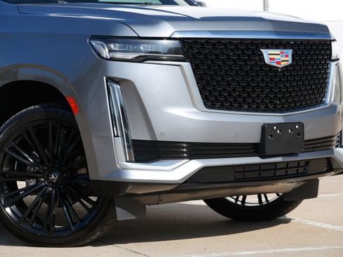 Used 2021 Cadillac Escalade ESV Premium Luxury w/ Performance Package AWD/4WD image 19