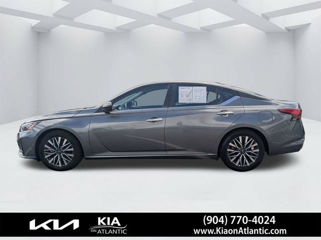 Used 2025 Nissan Altima 2.5 SV FWD image 6
