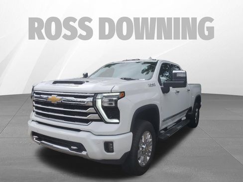 Used 2024 Chevrolet Silverado 2500 High Country w/ Technology Package AWD/4WD image 3