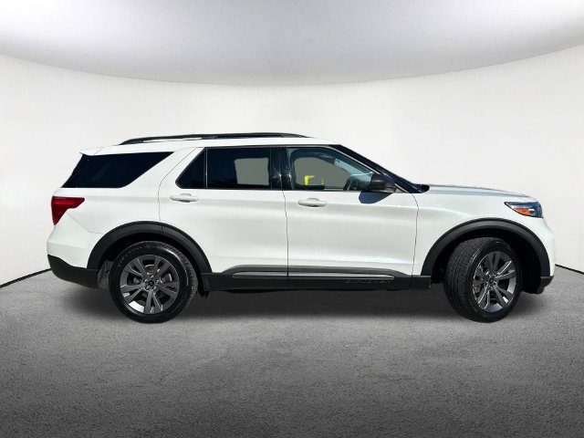 Used 2021 Ford Explorer XLT w/ Equipment Group 202A AWD/4WD image 18