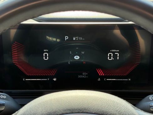 Certified 2025 Kia Carnival image 21