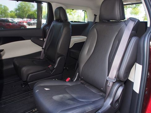 Used 2023 Kia Carnival SX FWD image 20
