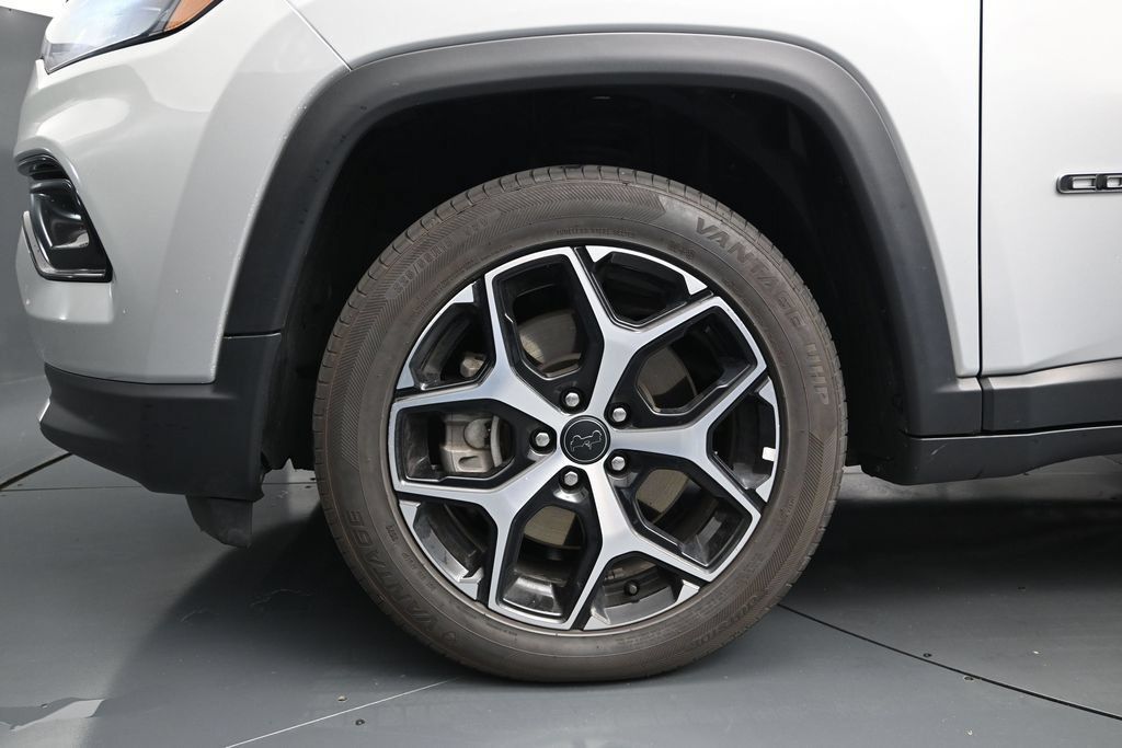Used 2025 Jeep Compass Limited AWD/4WD image 15