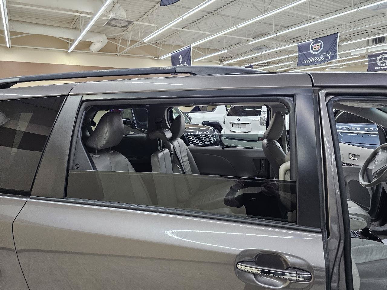 Used 2013 Toyota Sienna XLE FWD image 46